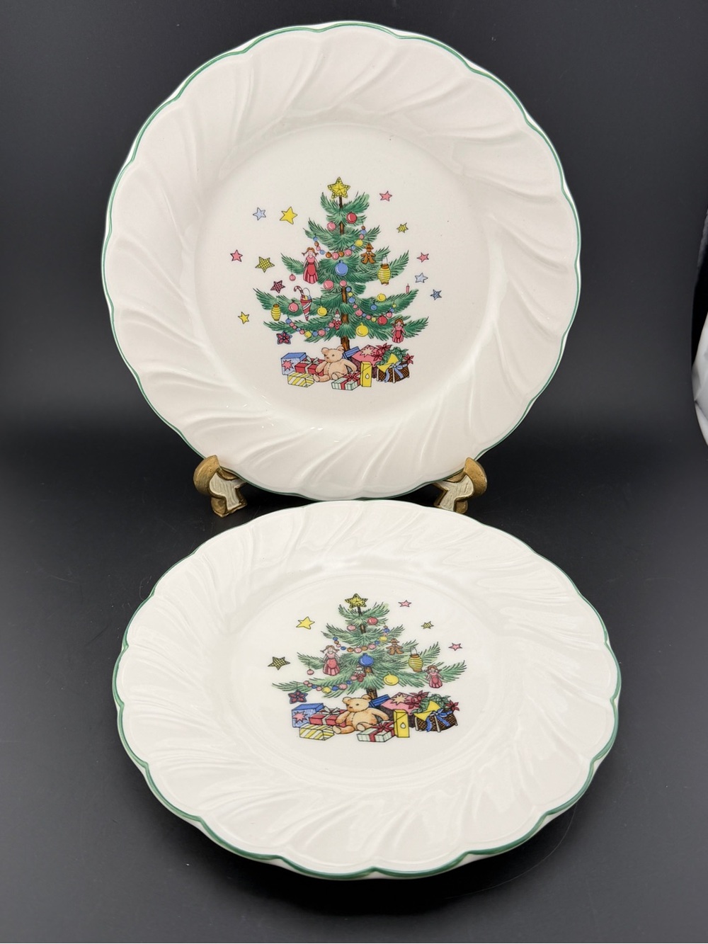 Set of 2 Nikko Happy Holidays Christmas Swirl Plates 7 3/4” & 7”